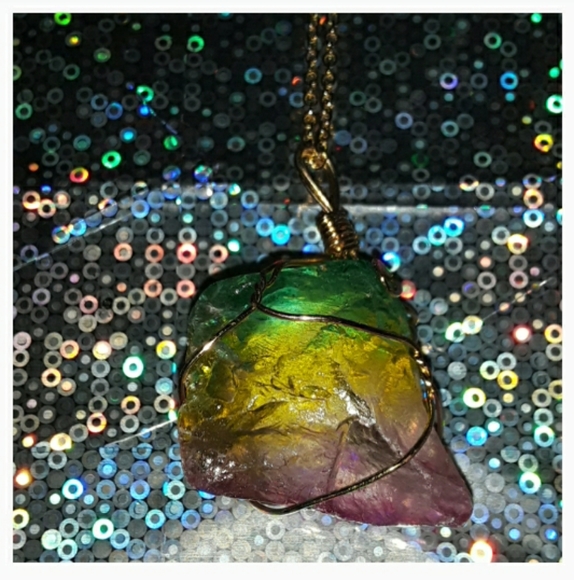 Quartz Rainbow Rock Necklace - Picture 3 of 8
